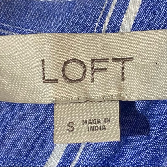 Ann Taylor Loft Blue & White Plaid Blouse, Size Small, Buttons Down the Back - Picture 3 of 6